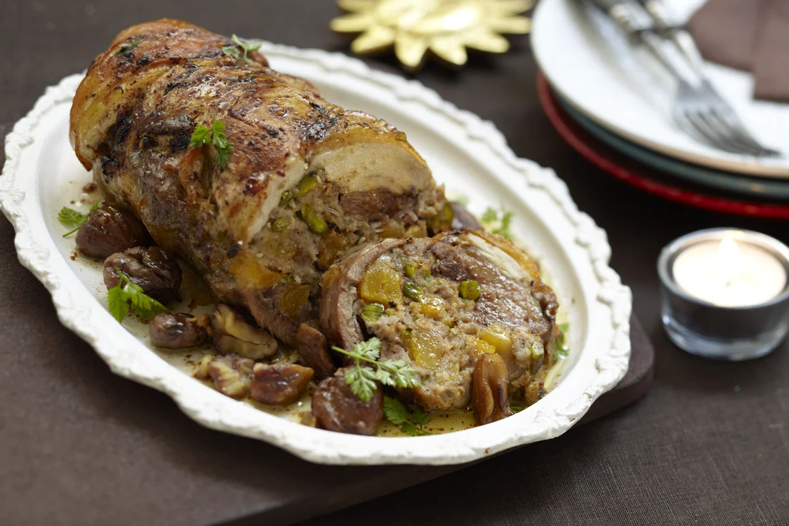 
    Ruladă de porc cu legume  