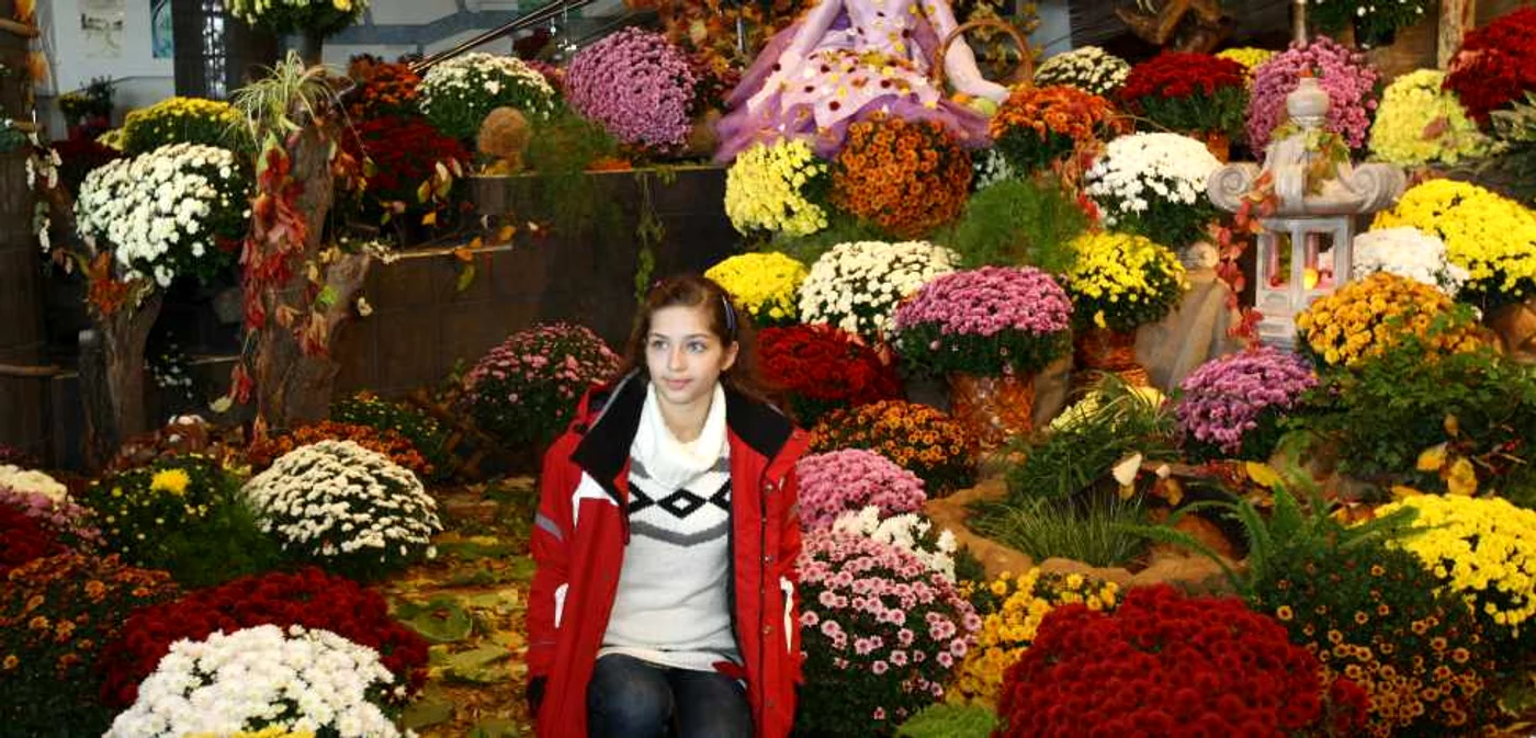 Expoziţia de flori este organizată la Complexul Muzeal