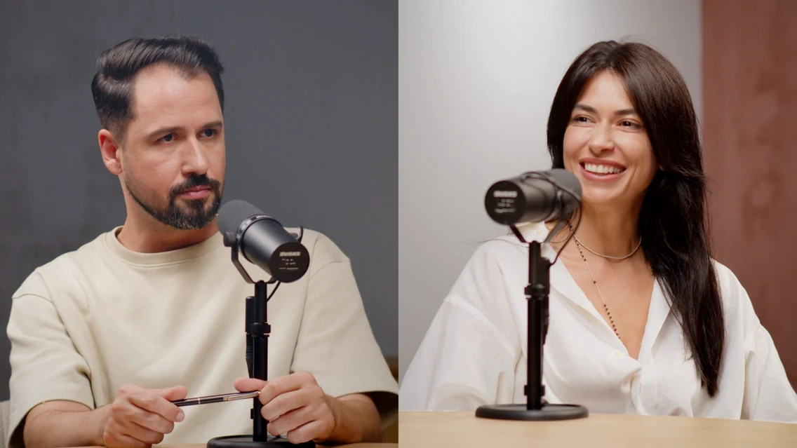 În primul episod, Alexandru Constantin se reîntâlnește cu Diana Bart, fostă colegă și parteneră de prezentare de la emisiunea "Focus Monden" de la Prima TV