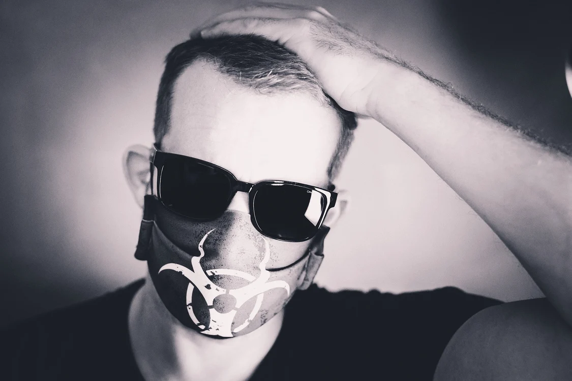 
    Daniel Ileana le oferă bărbaților sfaturi de stil, dar și de îngrijire personală bărbaților. Acesta deține salonul Daniel's Grooming ClubFoto Facebook  