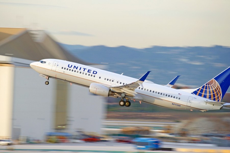 Pilotul unui avion care zbura de la Los Angeles spre China, nevoit să se întoarcă după ce și-a uitat pașaportul. „E destul de jenant”