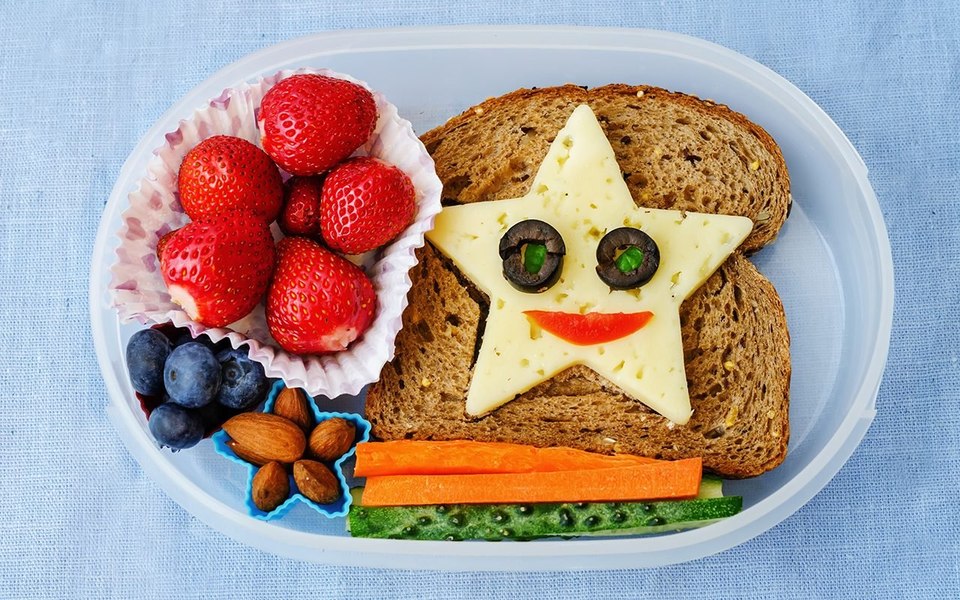 Ce să conțină pachețelul copilului la grădiniță sau la școală. Alimentul care moleșește organismul