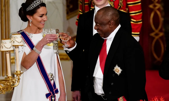 Kate Middleton cu diademă (3) jpg