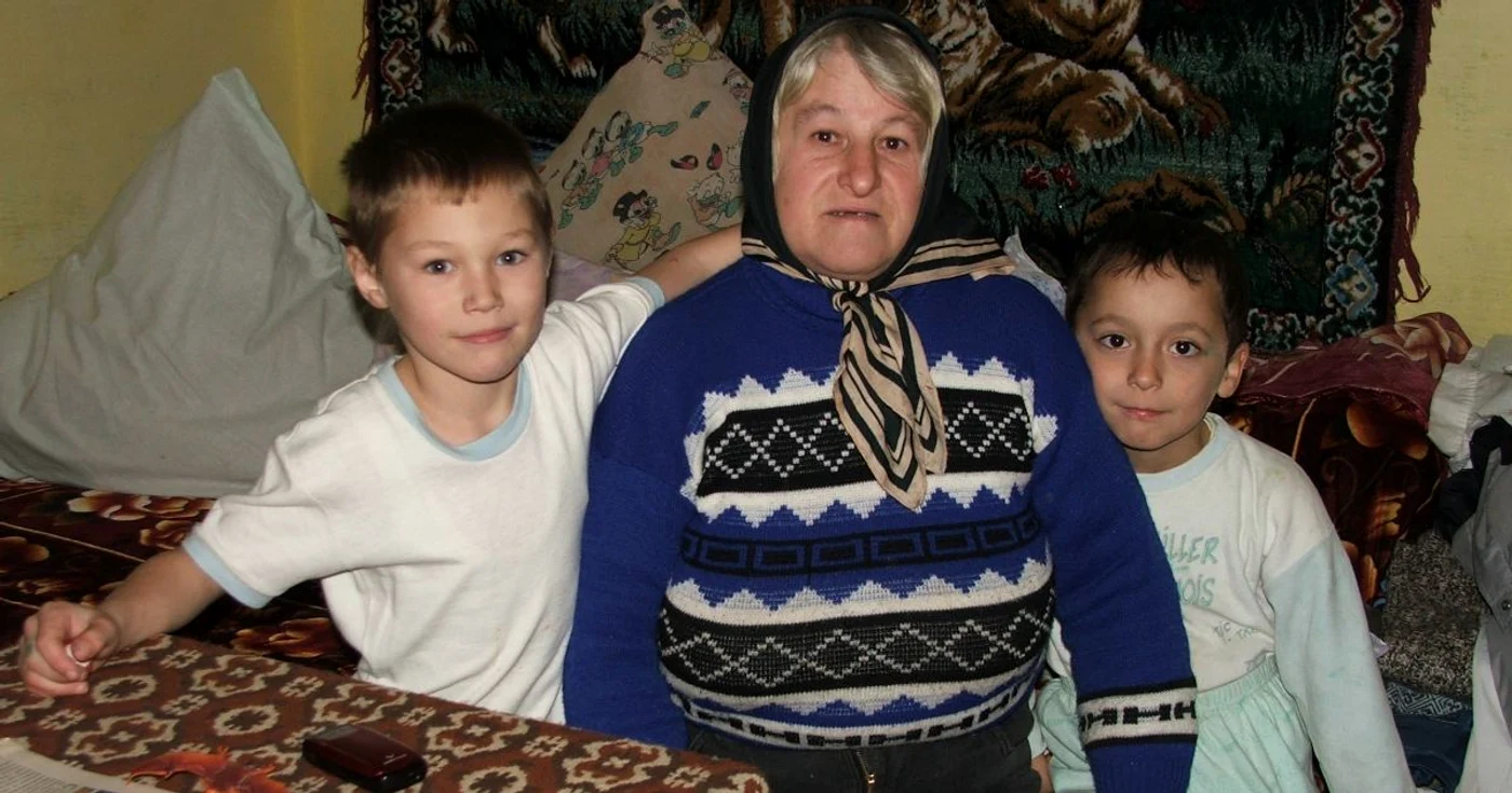 Toţi cei opt membri ai familiei Cucoş trăiesc din alocaţia copiilor