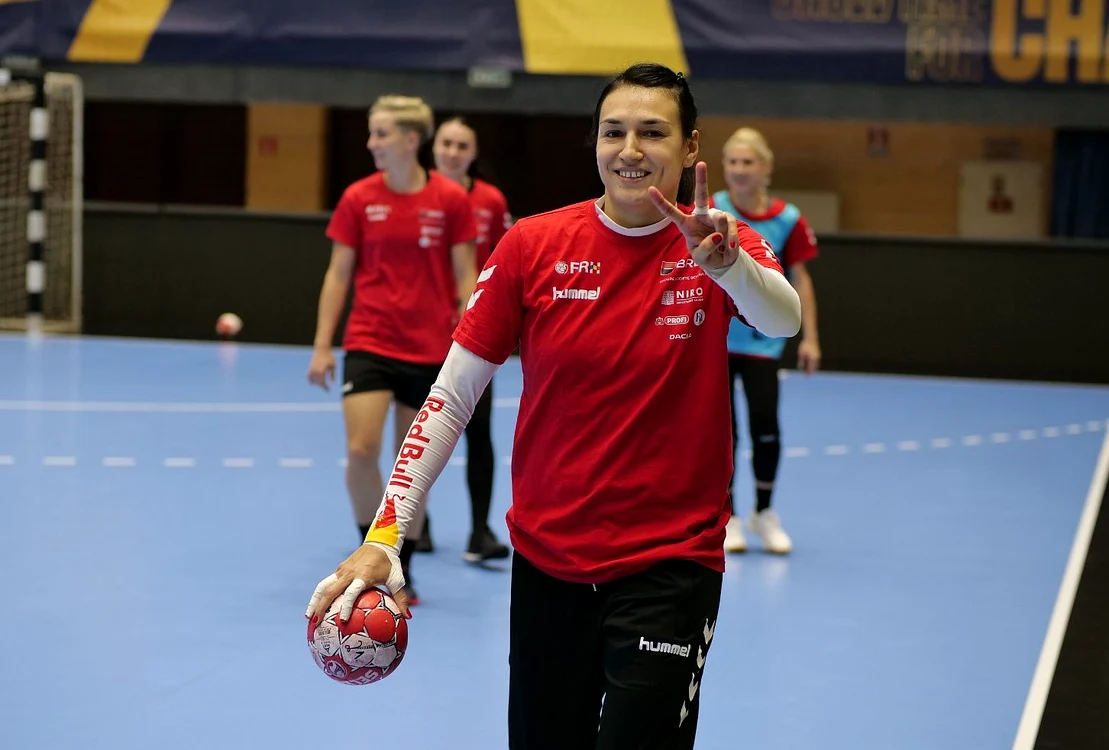 
    Cristina Neagu  
