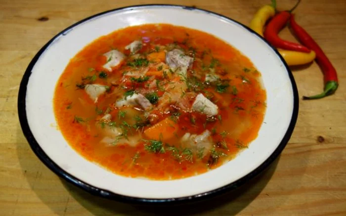 
    În zona Ardealului, ciorba de varză cunoaşte diferite denumiri influenţate de cea din bucătăria ungurească: luşcoş, lucicoş sau lucskos káposztaFOTO: adevarul.ro  