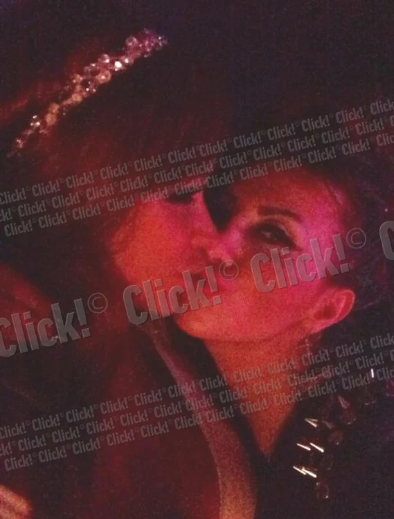 Bianca Drăguşanu, sărut în club.