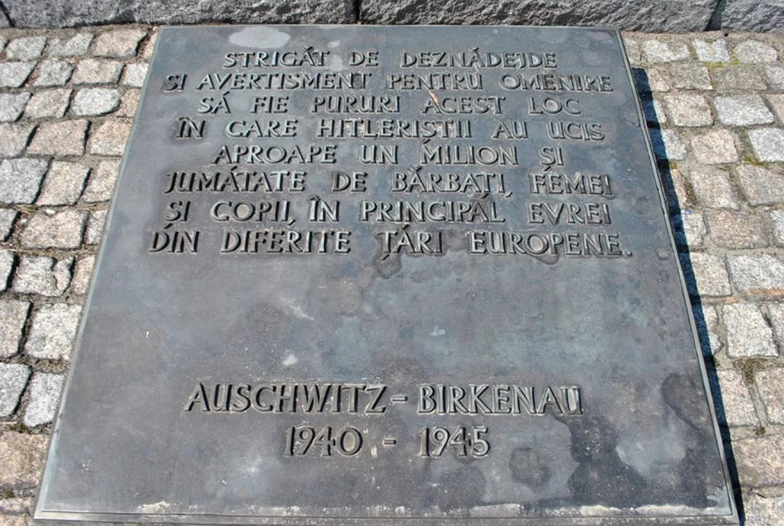 Auschwitz_placă română_foto_Silviu Reuţ