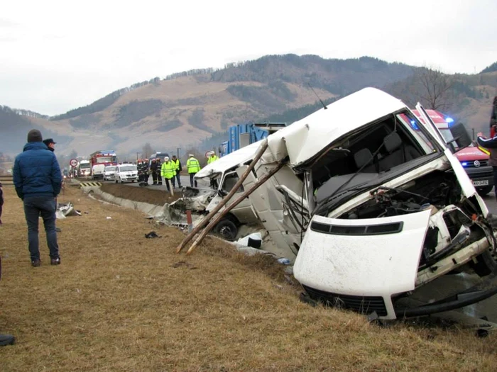 accident microbuze campulung moldovenesc. foto