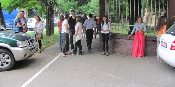 Tinerii ies de la examenul de la Limba Română FOTO Ştefan Both