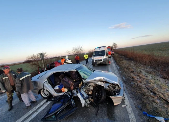 Accidentul a avut loc pe DN6, care leagă Timişoara de Cenad FOTO ISU Timiş