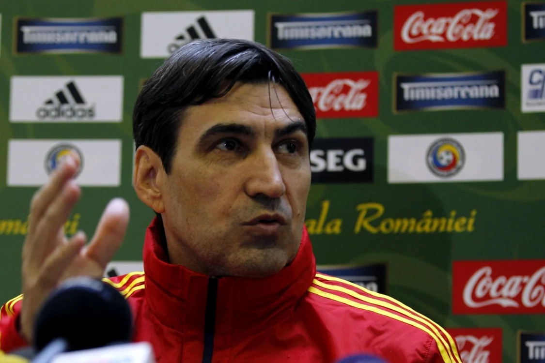 „Reproşul cel mai frecvent, pe care suporterii echipei naţionale de fotbal l-au adus antrenorului Piţurcă, a fost acela că ne-a umilit!“  FOTO Reuters