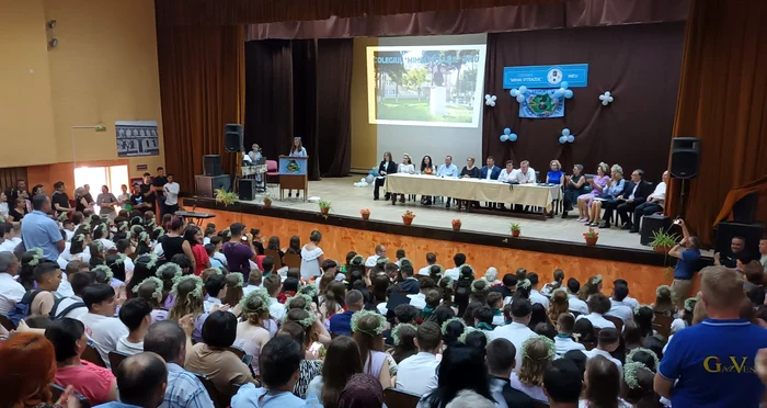 Discursul șefei de promoție de la un liceu din Arad, devenit viral / foto: Facebook