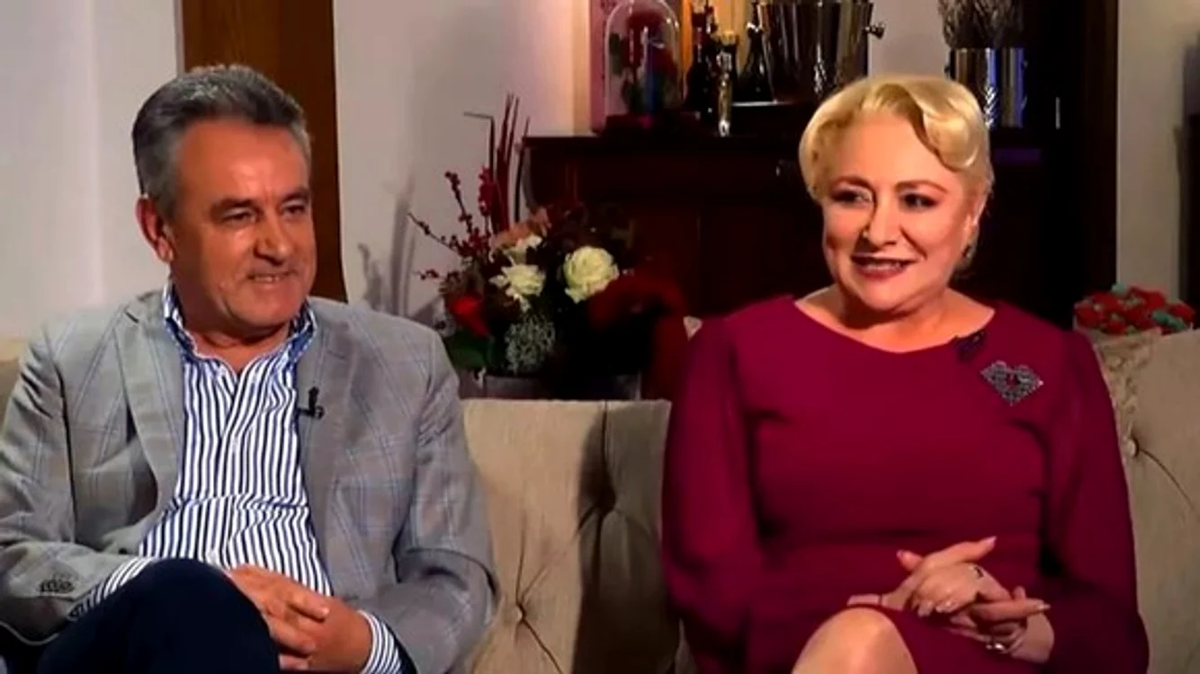 
    Viorica Dăncilă, acasă, într-un reportaj pentru emisiunea "Teo Show"foto: Kanal  D  