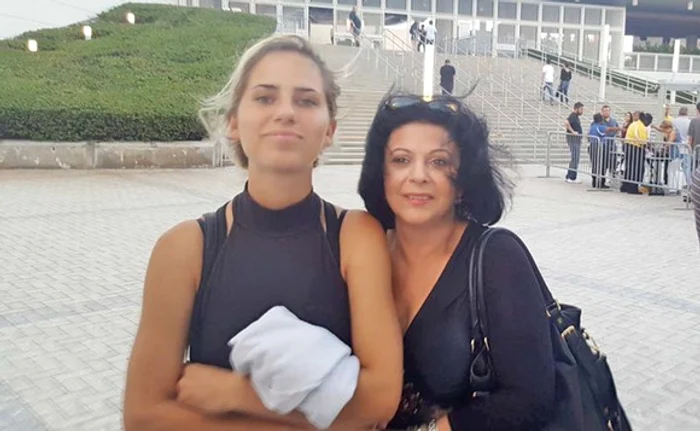 Elena Cârstea și fata cea mare, Sanda