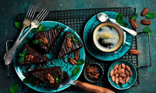 Tort cu cartofi dulci si ciocolata  Sursa foto shutterstock 2290146305 jpg