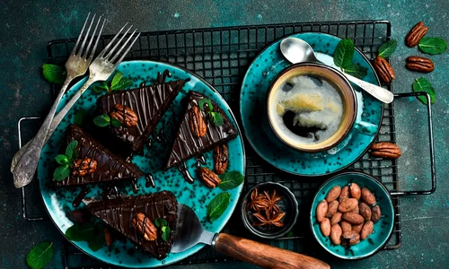 Tort cu cartofi dulci si ciocolata  Sursa foto shutterstock 2290146305 jpg