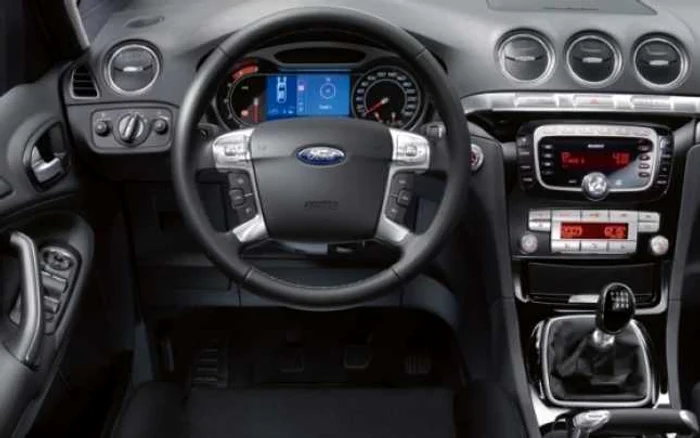 Noul Ford S-Max va a[rea pe pia'[ cel mai probabil ]n anul 2015