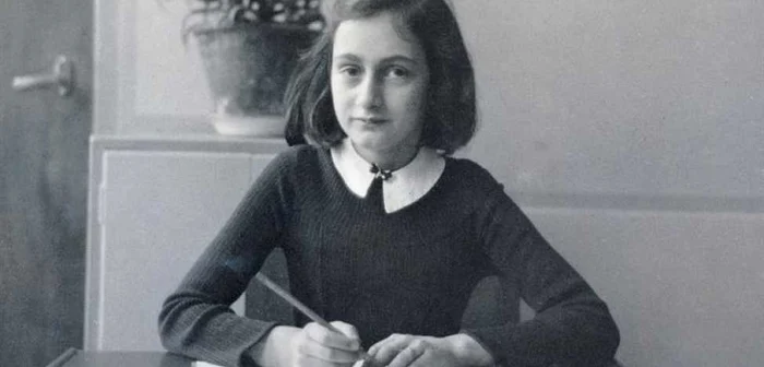 Transferate în lagărul Bergen-Belsen, Anne şi sora ei au murit, se crede, de tifos cândva în februarie sau martie 1945. FOTO: biography.com