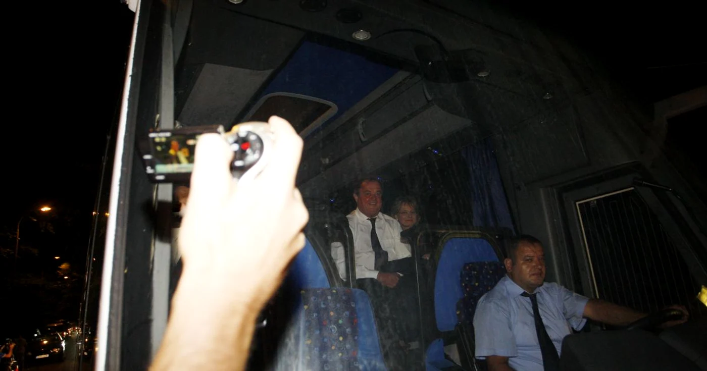 Preşedintele PDL, Vasile Blaga, a ajuns sâmbătă seara la Palatul Snagov cu autocarul FOTO: npt.ro
