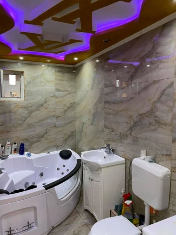 
    Iată și baia apartamentului!  