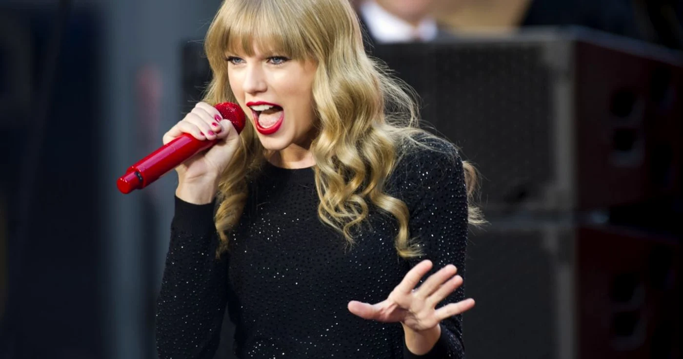 Taylor Swift calcă
astfel pe urmele altor femei celebre din industria de divertisment
care au ocupat primul loc în această listă anuală FOTO AP