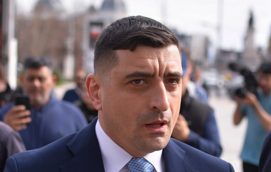 Simion are susţinerea ruşilor şi americanilor pentru câştigarea alegerilor prezidenţiale. Plus voturi de la PSD