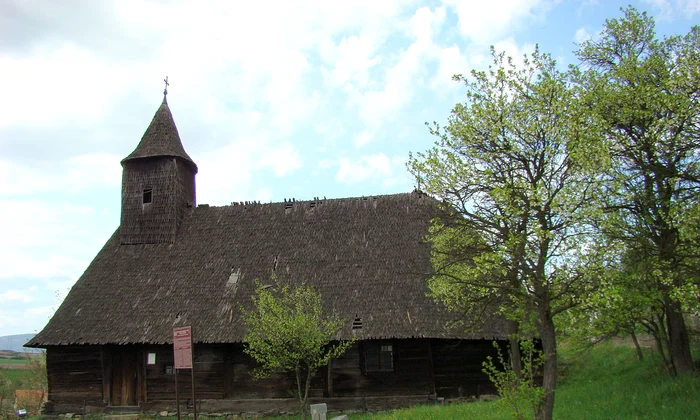 biserica salistea1 jpg