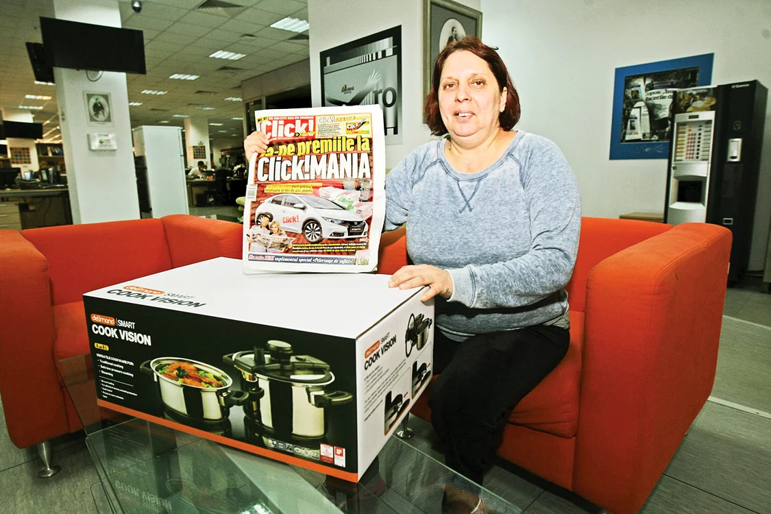 Simona Stan (44 de ani) - În urmă cu trei ani, cititoarea noastră a mai luat 1.000 de lei. De data aceasta, lozul Click!MANIA  i-a adus un set de oale. „Mulţumesc pentru premii! Sunteţi cei mai tari”, ne-a spus bucureşteanca. 