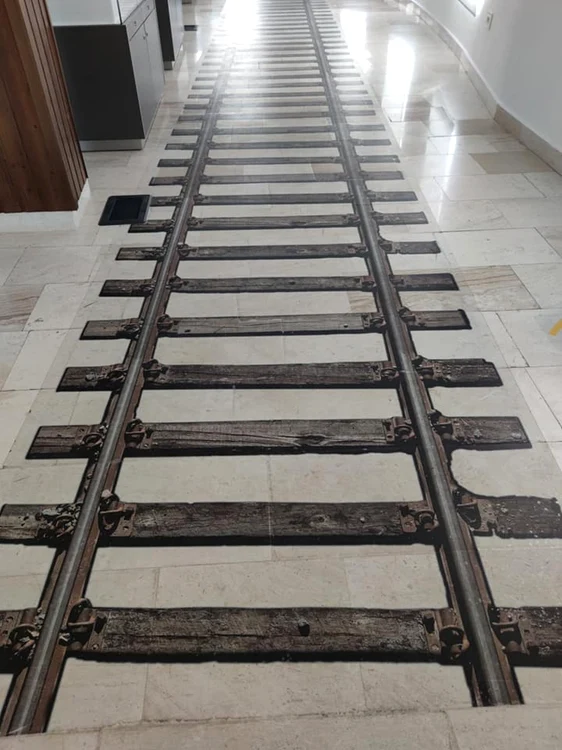 muzeul evreilor din oradea are pereţi cu numele morţilor în timpul holocaustului