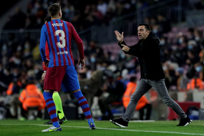 Xavi s-a reîntâlnit la Barca cu Pique, fostul său coleg de echipăFoto: EPA-EFE