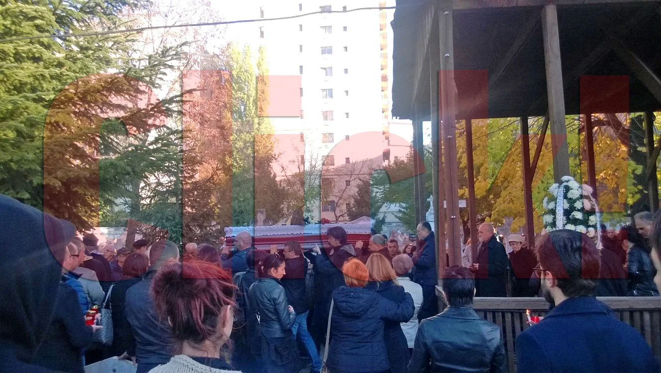 Sicriul cu trupul lui Vlad Ţelea a fost scos din foişor de prietenii lui