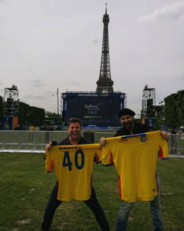 Pavel Bartoș și Smiley au primit tricouri personalizate