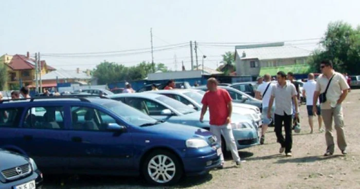 Administraţia locală vrea să atragă mai mulţi clienţi în târg. ARHIVĂ.