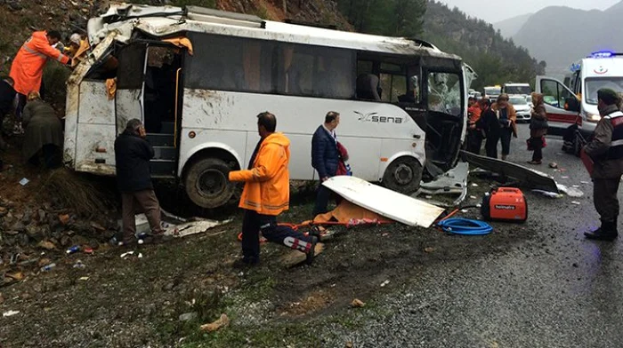 Un microbuz cu 16 turiști români a fost implicat luni într-un grav accident, în Turcia, între localitățile Manavgat și Akseki