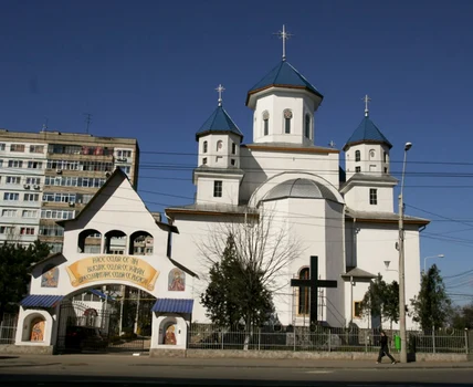 catedrala eroilor tineri ploiesti