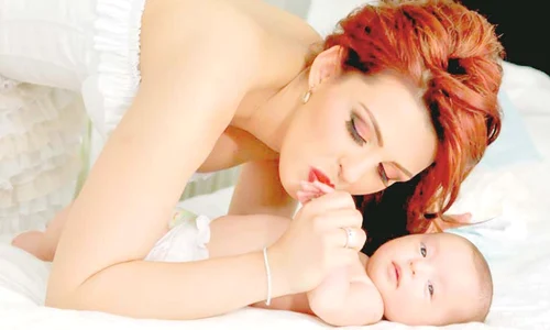 Elena Gheorghe,  cu soţul ei, Cornel,  şi cu fiul lor, Nicholas jpeg