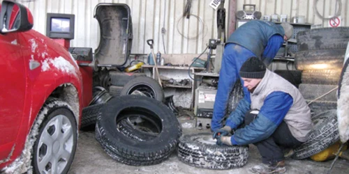 Şoferii uituci le-au dat de lucru angajaţilor din service-urile auto