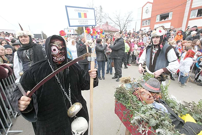 Măştile celor din Brăneşti au impresionat şi la Carnavalul de la Veneţia