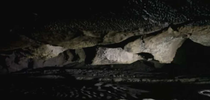 Imagine din interiorul Peşterii cu apă FOTO: drcimage (https://www.youtube.com/watch?v=muImgItABd8)