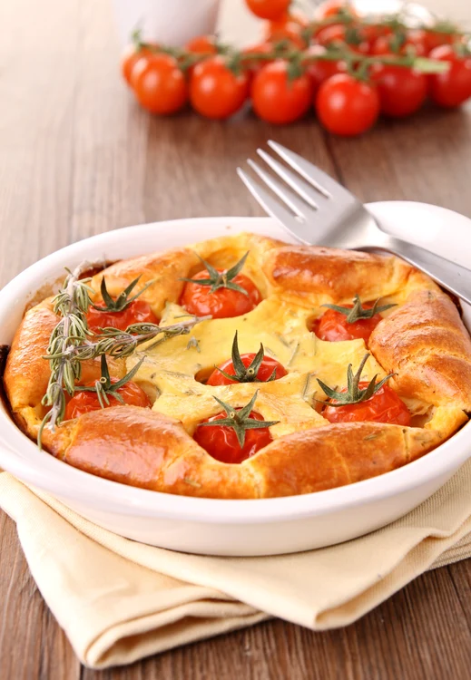 
    Quiche cu roșii și brânză  