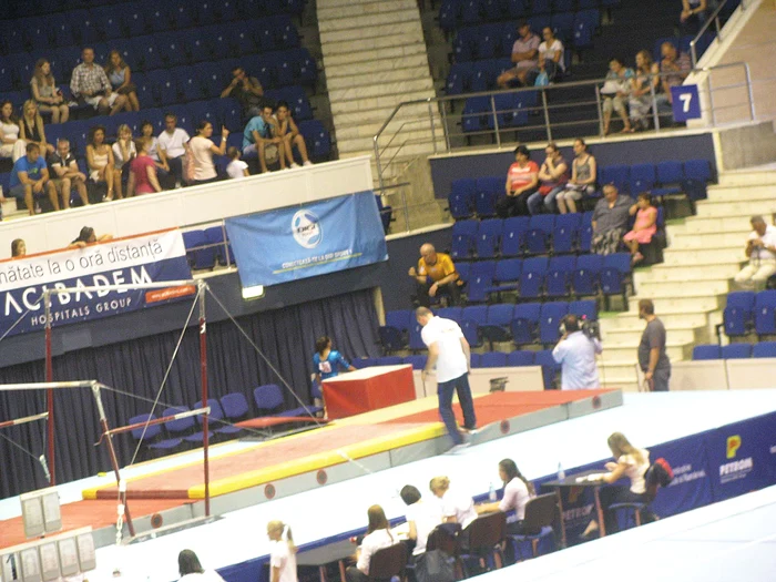 Bellu a dat sfaturi  gimnastelor  din tribune
