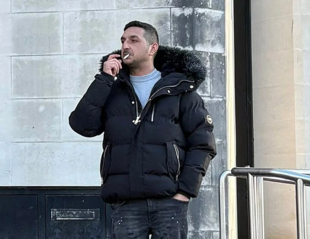 Un român este judecat după ce a accidentat mortal o fetiță într-o parcare din Țara Galilor. Ar fi lovit cu mașina căruciorul în care se afla copilul