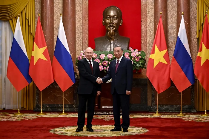 Vladimir Putin și omologul său vietnamez în palatul prezidențial din Hanoi Foto nytimes.com
