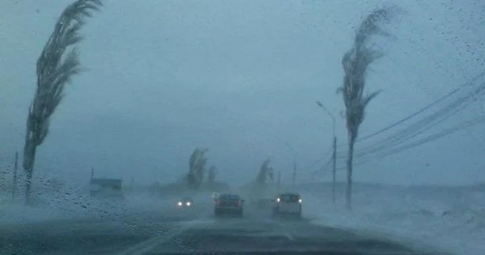 Au fost emise patru avertizări de vânt puternic. Foto arhivă