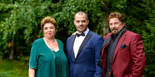 Adrian Daminescu, cu soţia, Dana, şi cu fiul înfiat jpeg