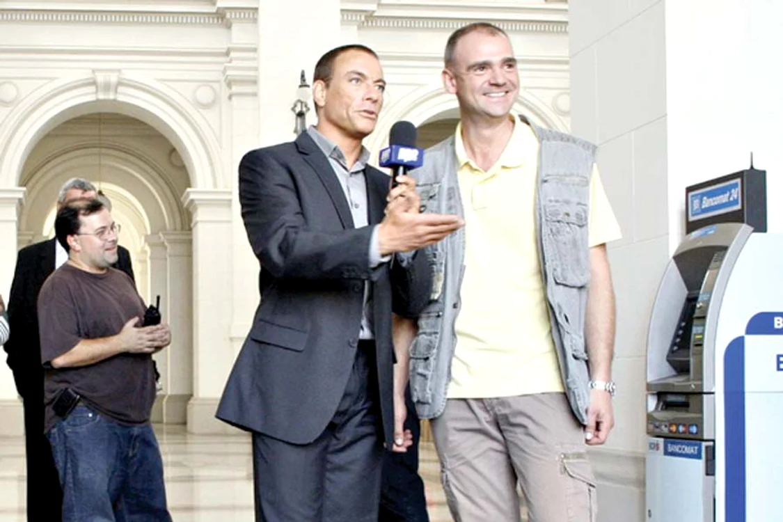 
    Jean-Claude i-a luat un  interviu lui Cătălin  