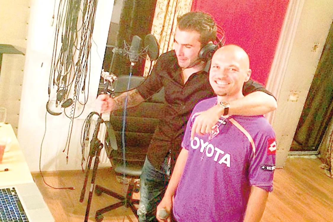 
    Puya si Adrian Mutu  