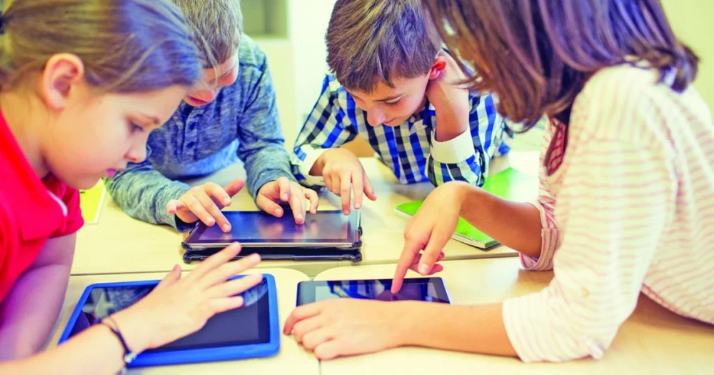 Siguranță vs. intimitate: ce fel de internet lăsăm moștenire noilor generații