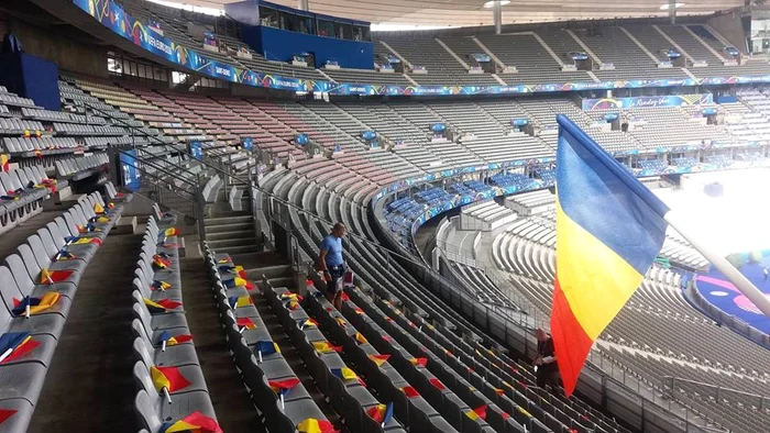 
    Steagurile tricolore vor umple tribunelefoto: frf.ro  
